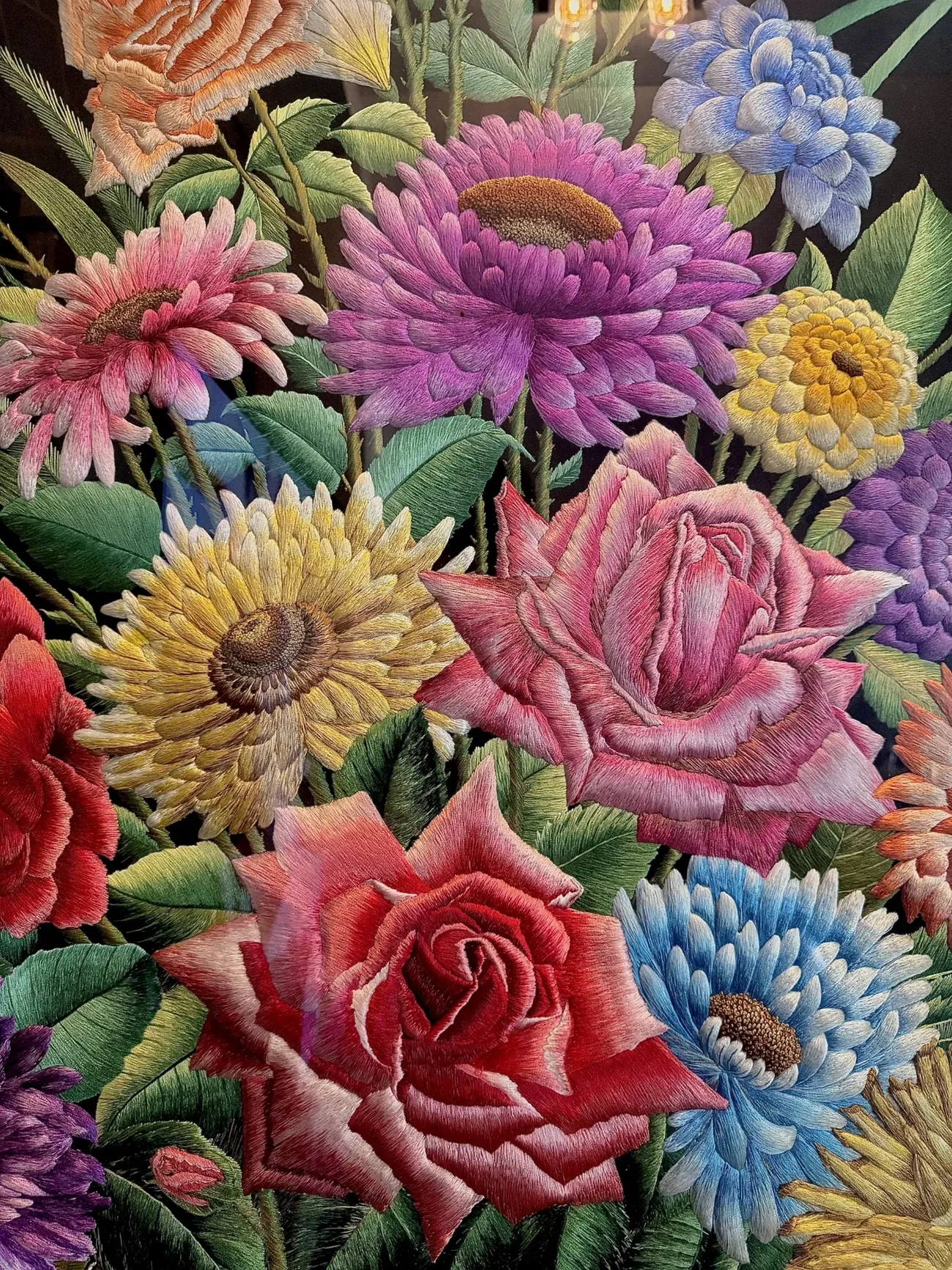 The raised silk bouquet of The Vase seen close